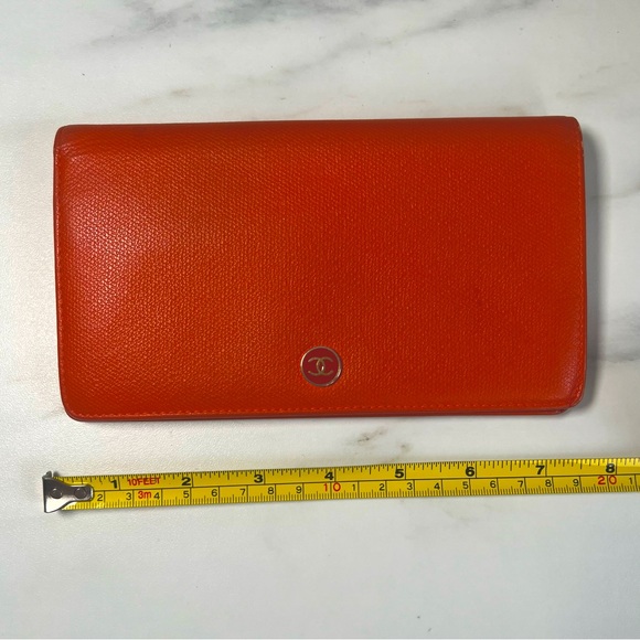 ✨ AUTHENTIC CHANEL Calfskin Leather Bifold Wallet ✨ - Picture 5 of 10